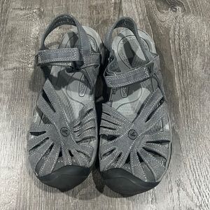 Keen sandals, lightly used size 9